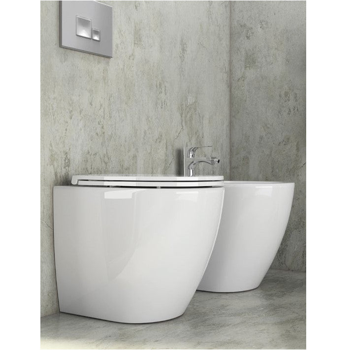 Toilettes sans bride Tour 4.0 à poser au mur