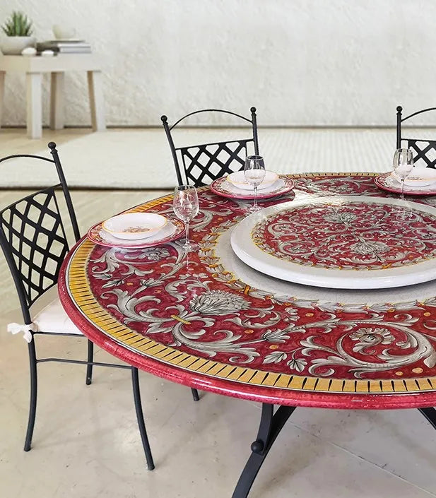 Tavoli in Pietra Lavica con Base in Ferro: design artigianale per interni ed esterni