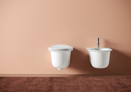 Elegante, wandhängende Toilette ohne Spülrand