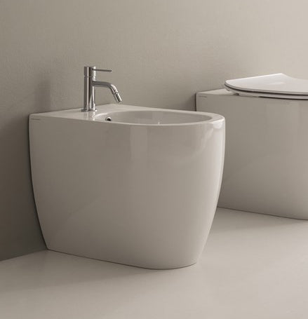 Monoblock-Sanitärsystem mit Moon-Spülkasten
