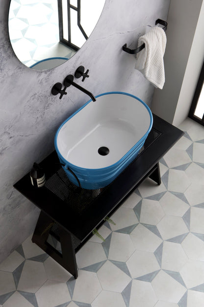 COMPOSITION DE BAIGNOIRE CYAN SUR CHEVALET NOIR
